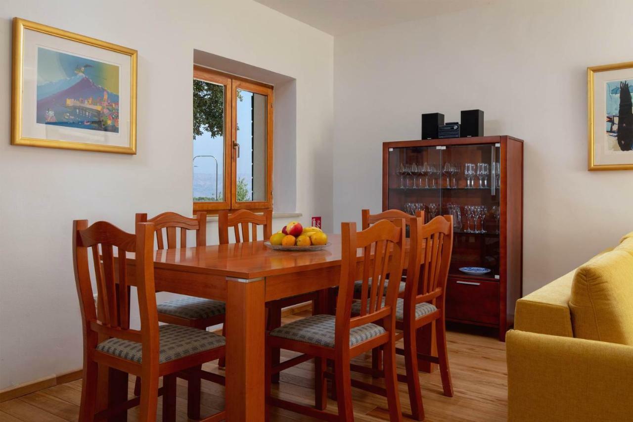 Villa Dubrava Tranquil Retreat Nestled In An Olive Grove For Serene Escapes Pucisca Εξωτερικό φωτογραφία