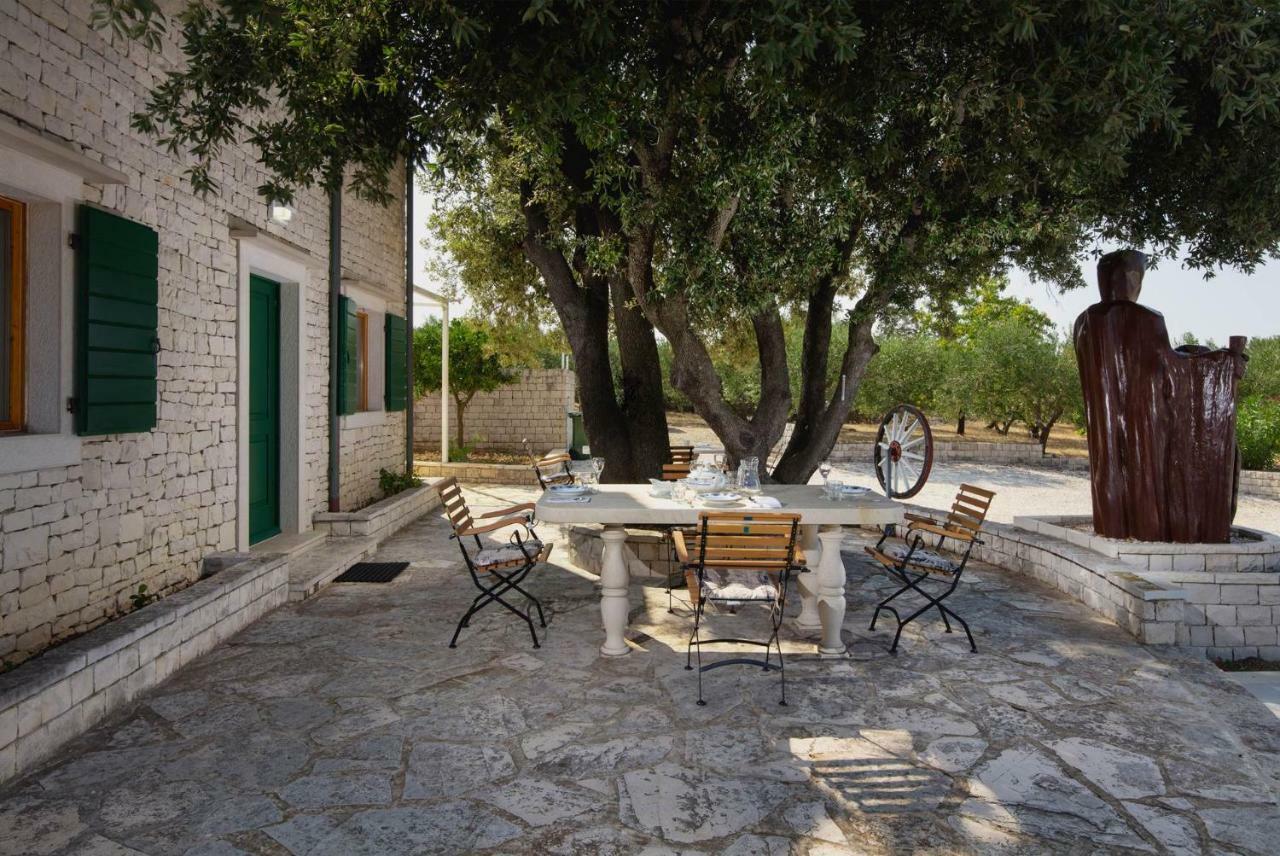 Villa Dubrava Tranquil Retreat Nestled In An Olive Grove For Serene Escapes Pucisca Εξωτερικό φωτογραφία