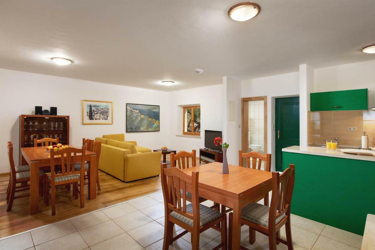 Villa Dubrava Tranquil Retreat Nestled In An Olive Grove For Serene Escapes Pucisca Εξωτερικό φωτογραφία