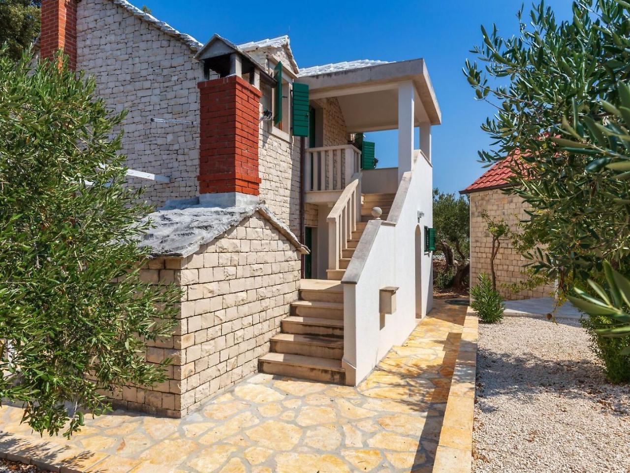 Villa Dubrava Tranquil Retreat Nestled In An Olive Grove For Serene Escapes Pucisca Εξωτερικό φωτογραφία
