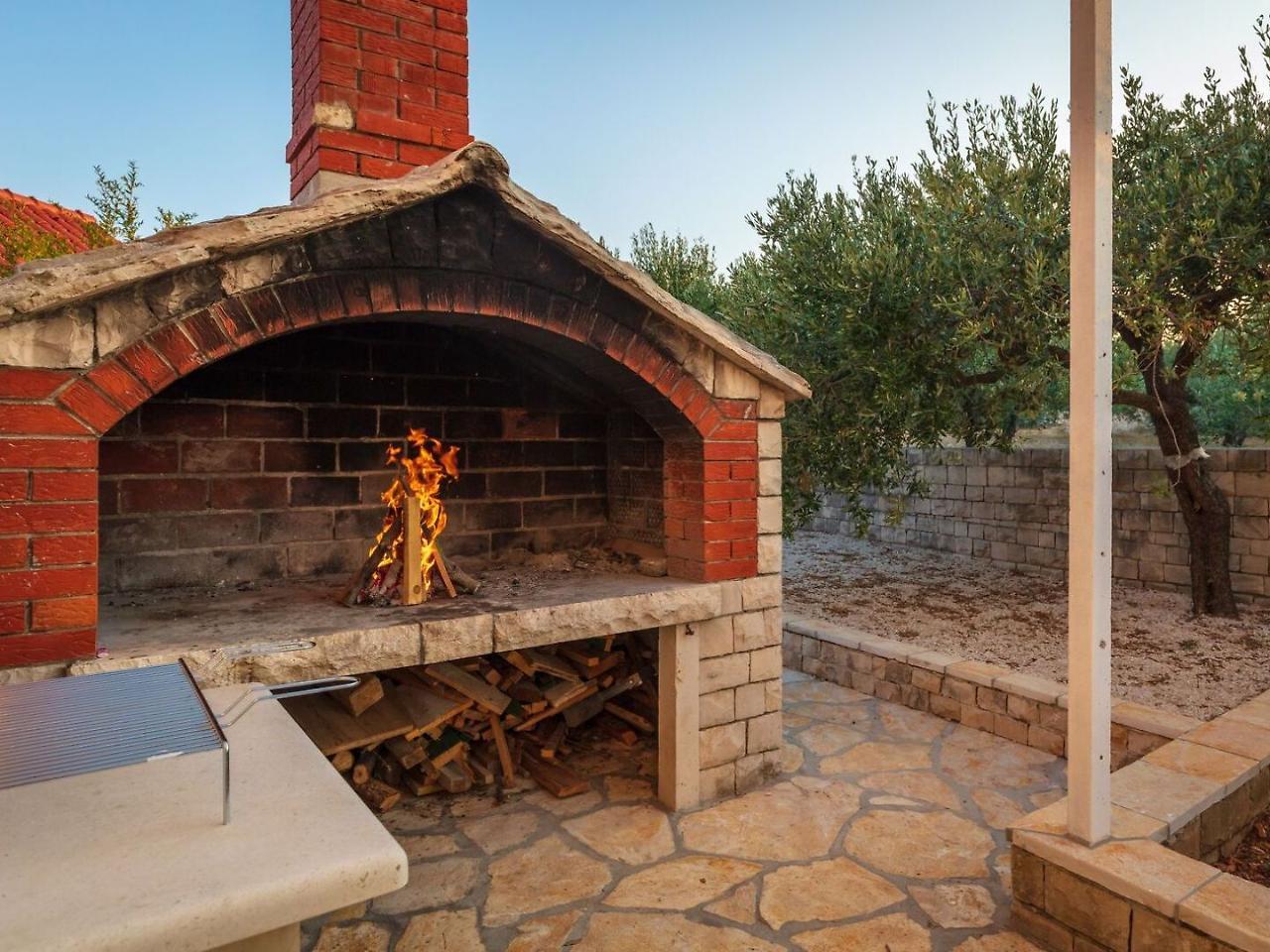 Villa Dubrava Tranquil Retreat Nestled In An Olive Grove For Serene Escapes Pucisca Εξωτερικό φωτογραφία