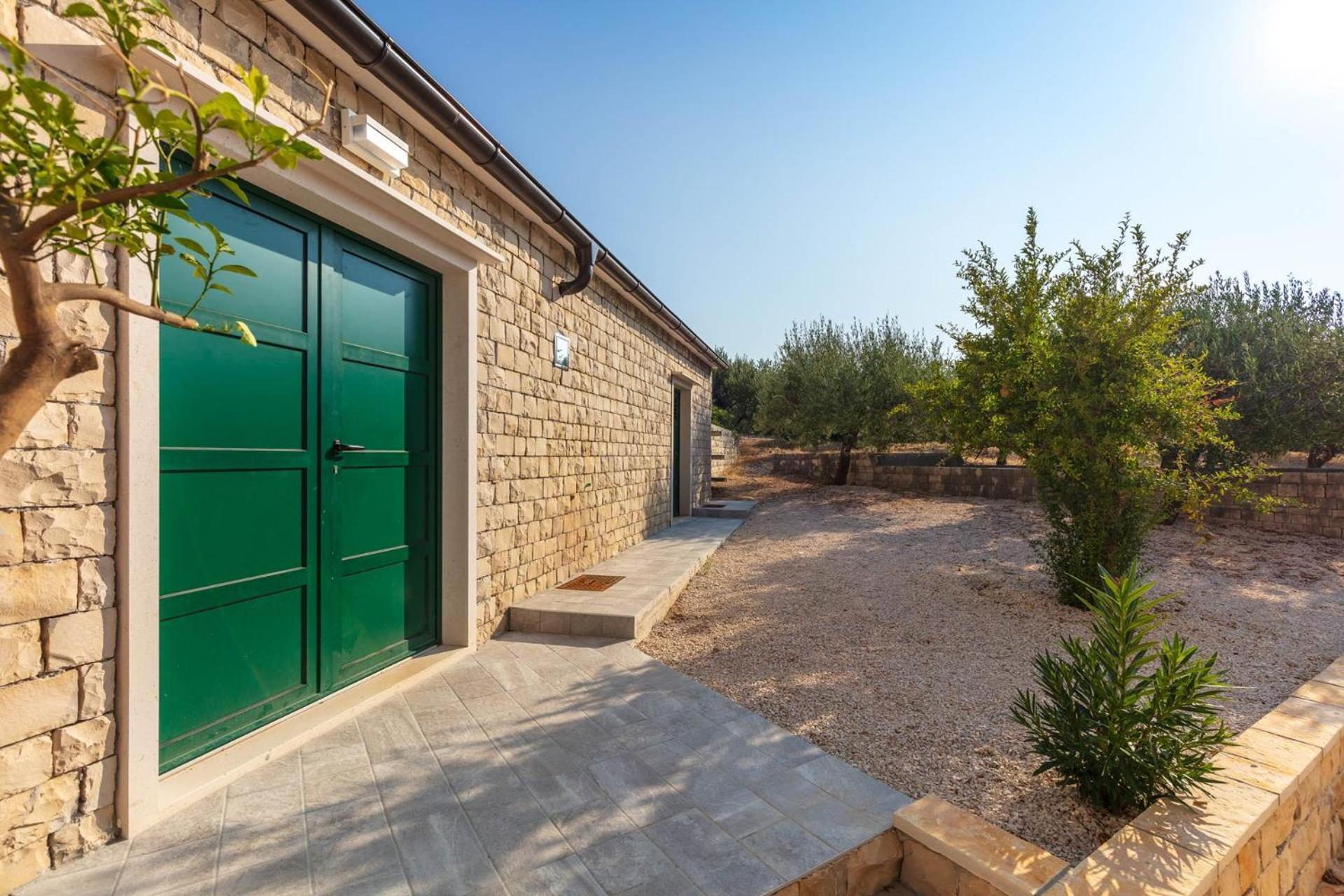 Villa Dubrava Tranquil Retreat Nestled In An Olive Grove For Serene Escapes Pucisca Εξωτερικό φωτογραφία